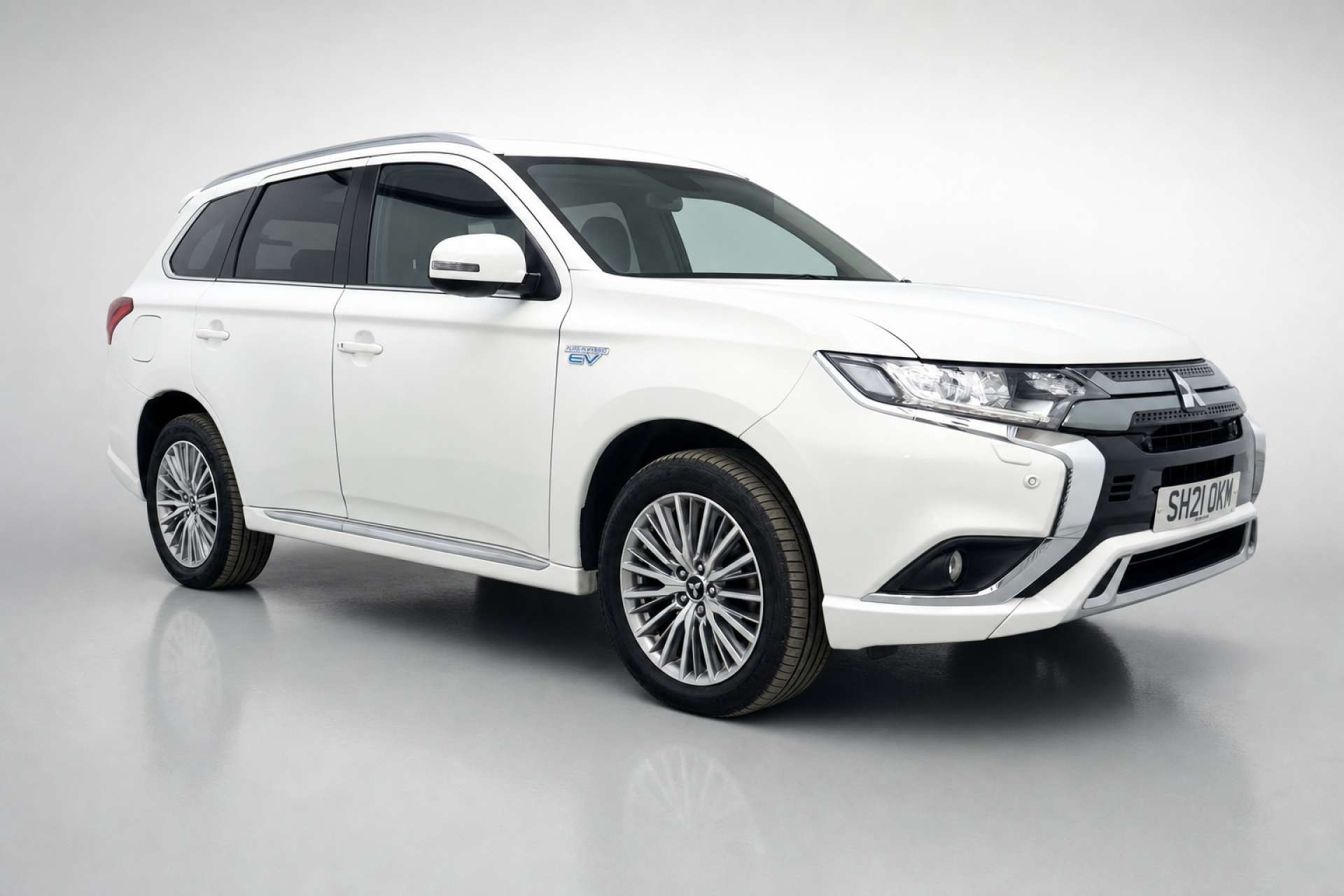 2021 Mitsubishi Outlander 2.4h TwinMotor 13.8kWh Dynamic Safety SUV 5dr Petrol Plug-in Hybrid CVT 4WD Euro 6 (s/s) (224 ps) for sale at LMC Cars
