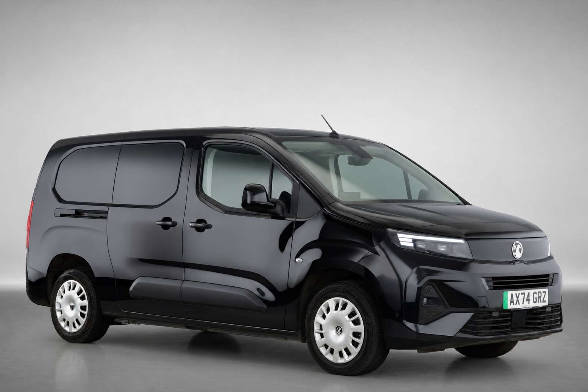 2025 Vauxhall Combo Life Electric 52kWh Design XL MPV 5dr Electric Auto (11kW Charger) (136 ps) for sale at LMC Cars